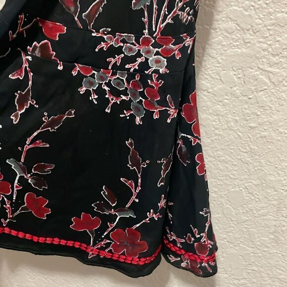 Anthrpologie Raga Midnight‎ Blossom Smocked Bell Sleeve Embroidered Crop Top XS - Picture 5 of 8